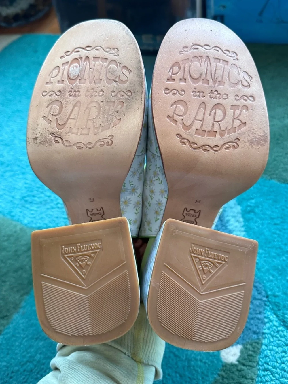 Fluevog NEARLY NEW Picnic Charleson white/green daisies buckle platform sandal-9 - Picture 15 of 16